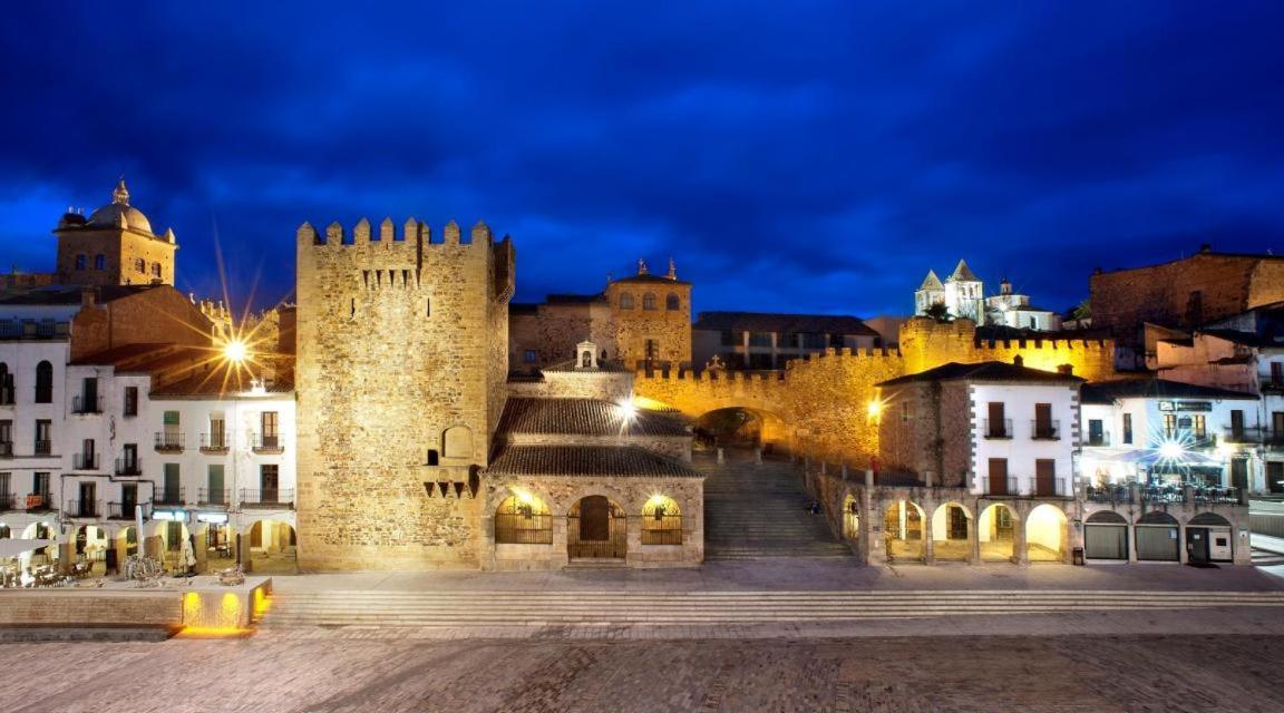 Apartamento La Almena 1 Junto A Plaza Mayor,2 Habitaciones, Parking Gratuito Caces Esterno foto